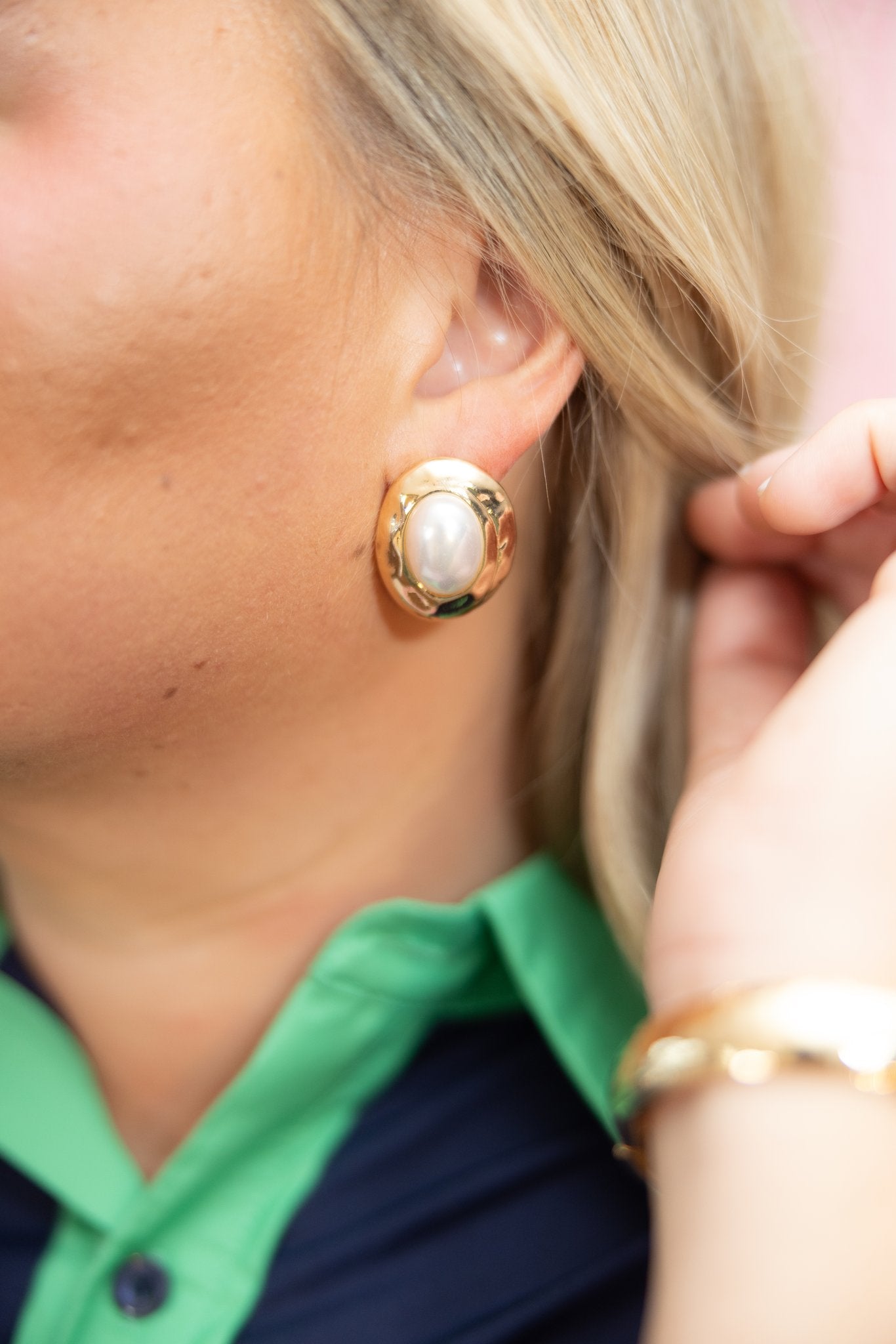 Newberg Oval Pearl Post Earrings – Gold by Caroline Hill
