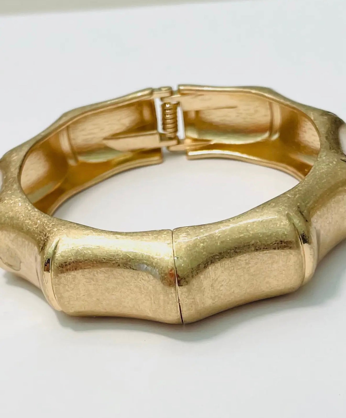 Chic- Hinged Bamboo Cuff