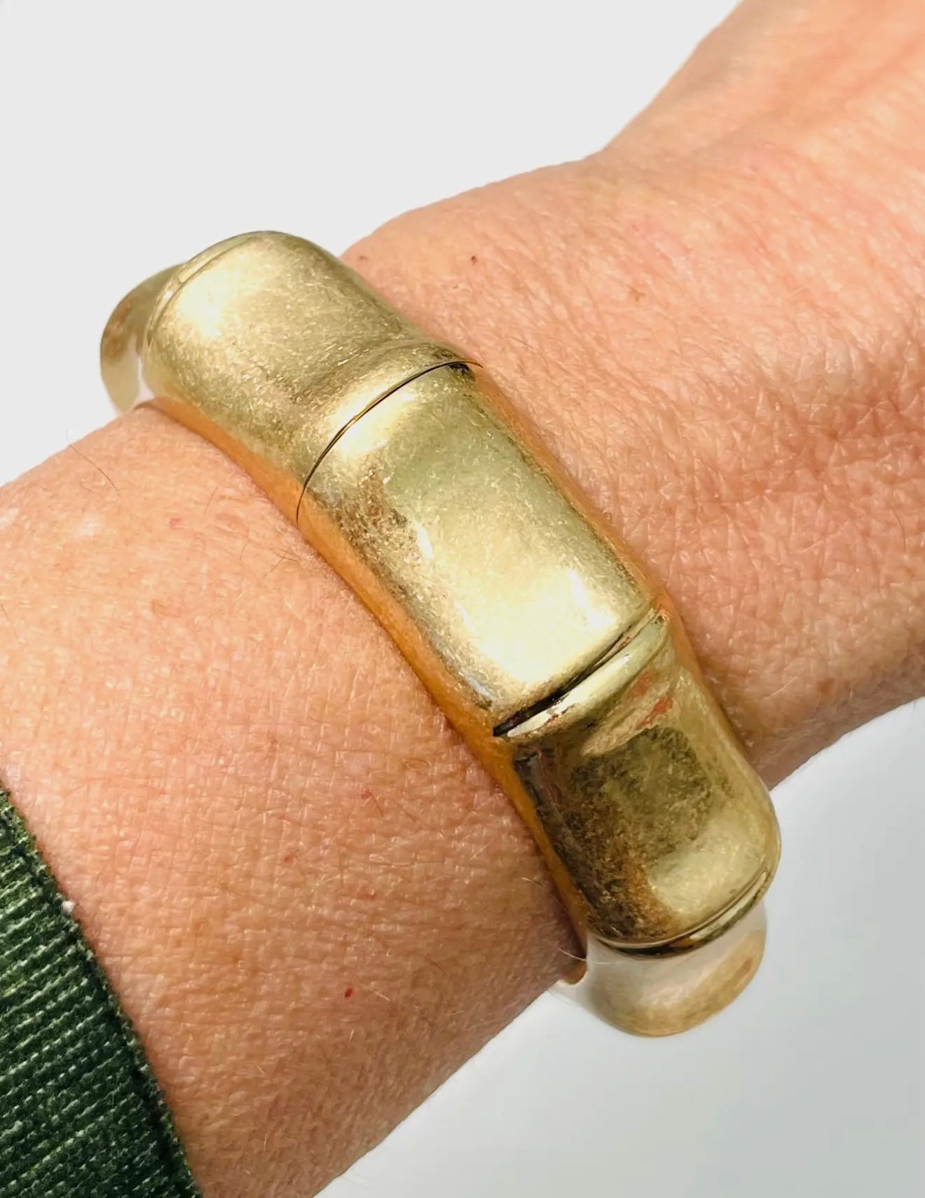 Chic- Hinged Bamboo Cuff